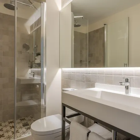 Alfama Otel 4*